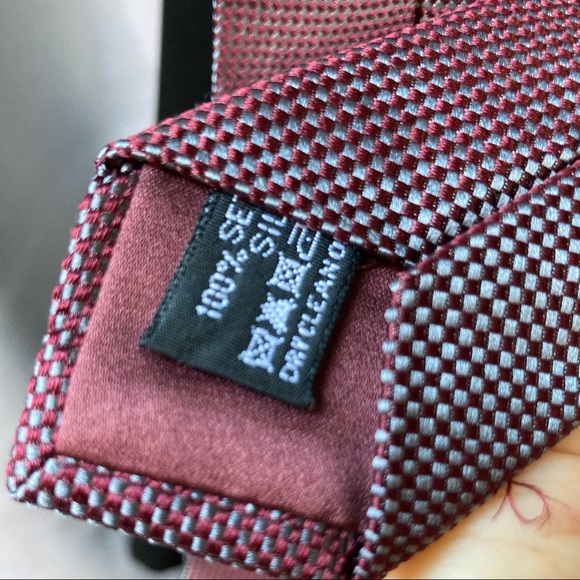 Giorgio Armani awesome woven silk pattern, deep maroon red and silver grey. - Picture 6 of 8